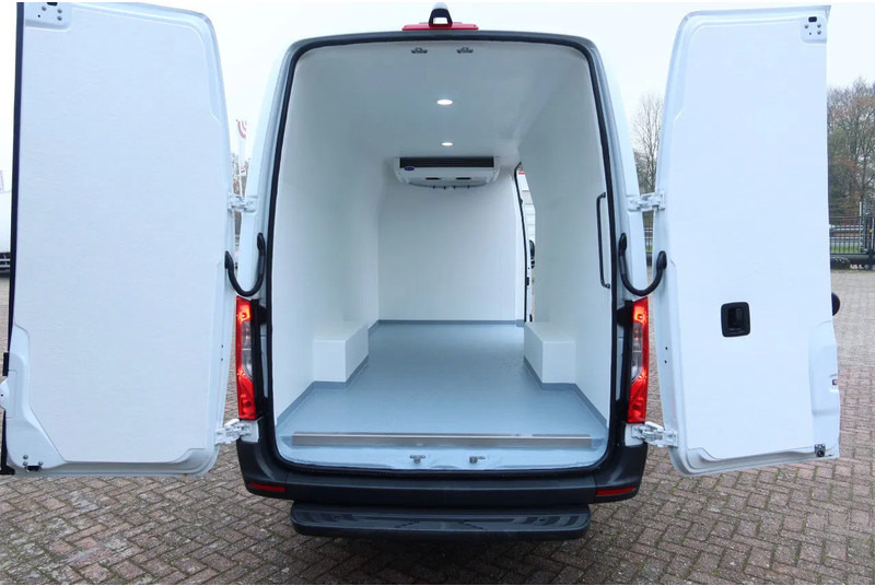 Mercedes-Benz Sprinter 317 Koel/Vries/verwarmen Carrier Xarios 350 + 220 volt nacht aansluiting - Επαγγελματικό αυτοκίνητο ψυγείο: φωτογραφία 4 Mercedes-Benz Sprinter 317 Koel/Vries/verwarmen Carrier Xarios 350 + 220 volt nacht aansluiting - Επαγγελματικό αυτοκίνητο ψυγείο: φωτογραφία 4