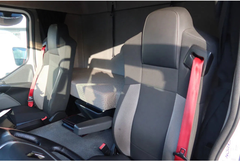 Renault D250 Bakwagen + Laadklep Deuren - Φορτηγό κόφα: φωτογραφία 5 Renault D250 Bakwagen + Laadklep Deuren - Φορτηγό κόφα: φωτογραφία 5