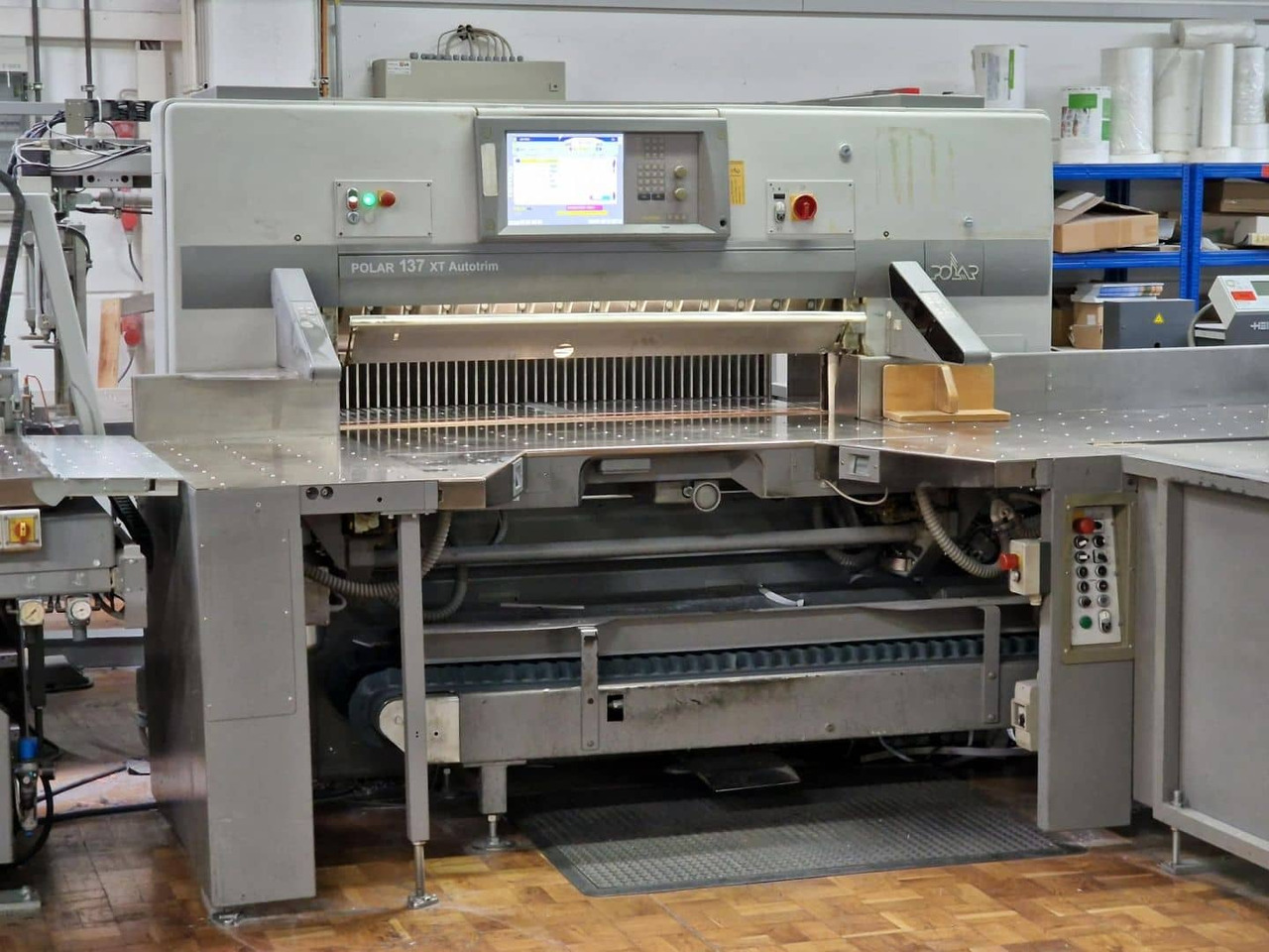 Polar 137XT-AT - Μηχανή κοπής χαρτιού: φωτογραφία 4 Polar 137XT-AT - Μηχανή κοπής χαρτιού: φωτογραφία 4