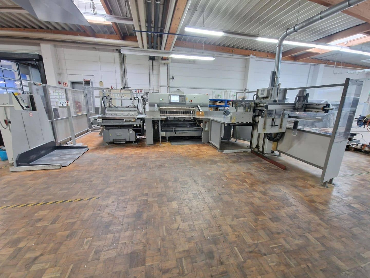 Polar 137XT-AT - Μηχανή κοπής χαρτιού: φωτογραφία 1 Polar 137XT-AT - Μηχανή κοπής χαρτιού: φωτογραφία 1