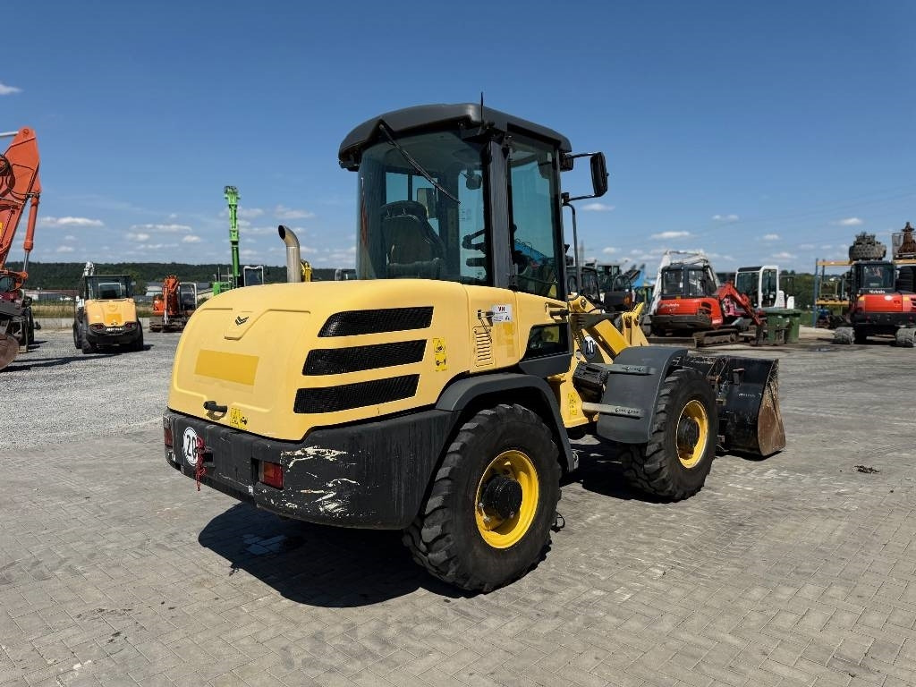 Yanmar V 80 - Ελαστιχοφόρος φορτωτής: φωτογραφία 5 Yanmar V 80 - Ελαστιχοφόρος φορτωτής: φωτογραφία 5
