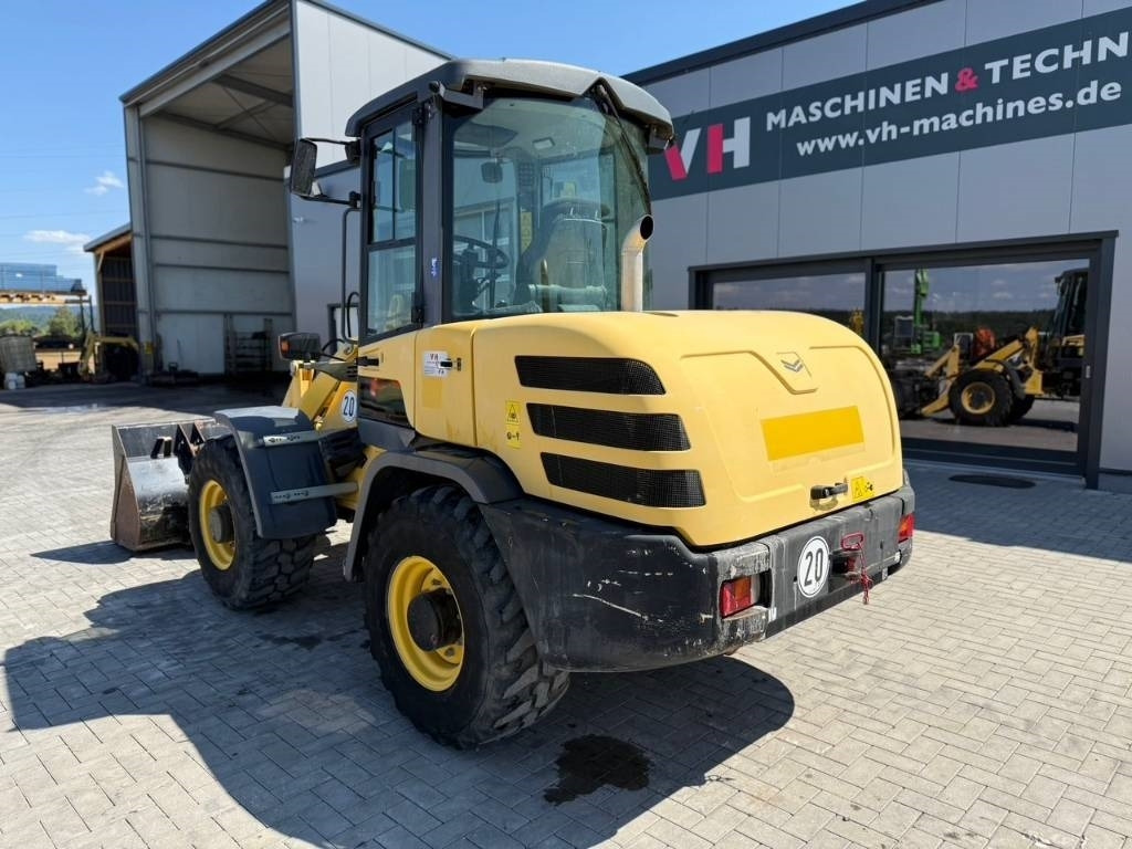 Yanmar V 80 - Ελαστιχοφόρος φορτωτής: φωτογραφία 3 Yanmar V 80 - Ελαστιχοφόρος φορτωτής: φωτογραφία 3