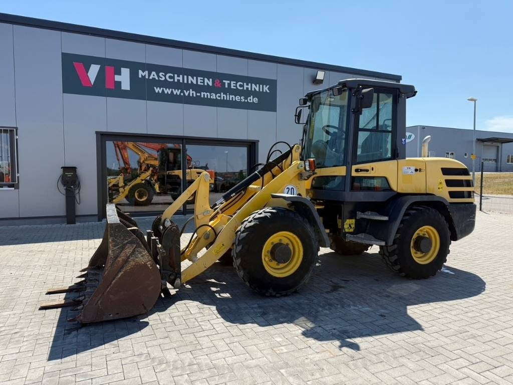 Yanmar V 80 - Ελαστιχοφόρος φορτωτής: φωτογραφία 1 Yanmar V 80 - Ελαστιχοφόρος φορτωτής: φωτογραφία 1
