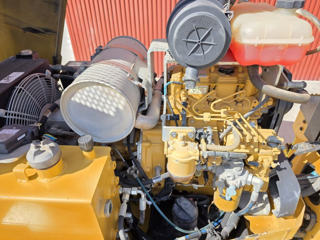 CAT CB24B - Οδοστρωτήρας: φωτογραφία 4 CAT CB24B - Οδοστρωτήρας: φωτογραφία 4