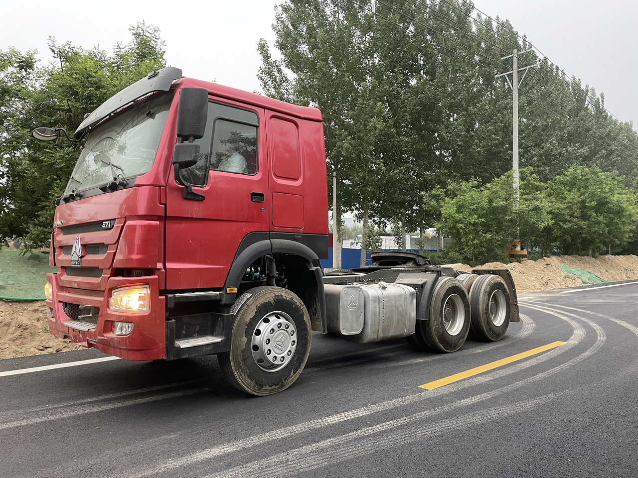 HOWO TRACTOR 6X4 SINOTRUCK 371HP - Τράκτορας: φωτογραφία 1 HOWO TRACTOR 6X4 SINOTRUCK 371HP - Τράκτορας: φωτογραφία 1