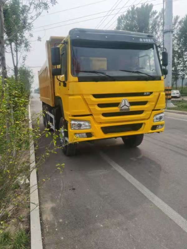 Howo Sinotruck - Φορτηγό ανατρεπόμενο: φωτογραφία 1 Howo Sinotruck - Φορτηγό ανατρεπόμενο: φωτογραφία 1