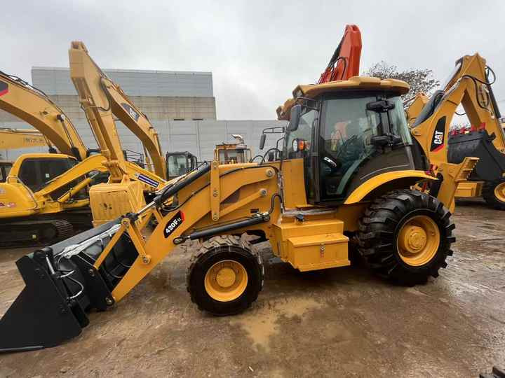 Backhoe loader CAT 420F loader used cheap CAT 420F loader and digger in good running condition on sale - Φορτωτής εκσκαφέας: φωτογραφία 2 Backhoe loader CAT 420F loader used cheap CAT 420F loader and digger in good running condition on sale - Φορτωτής εκσκαφέας: φωτογραφία 2