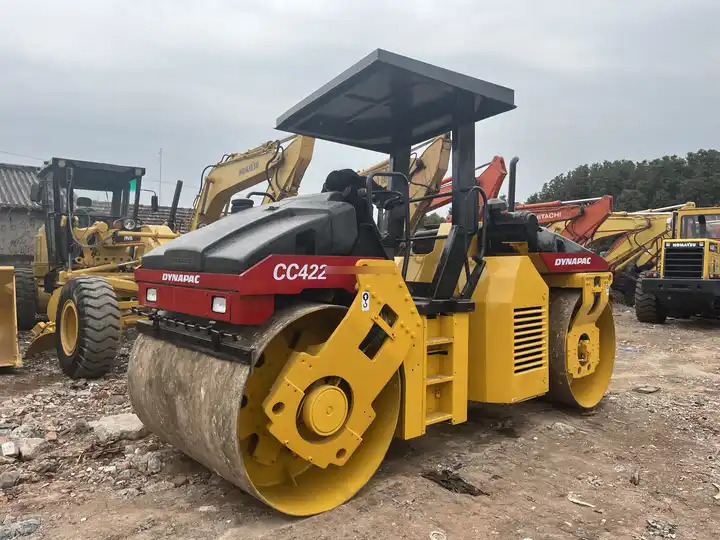 High Quality Used Industrial Compactor Machine Dynapac Cc 422 Hydraulic Vibrating Road Roller For Sale With High Quality - Ασφαλτικός οδοστρωτήρας: φωτογραφία 4 High Quality Used Industrial Compactor Machine Dynapac Cc 422 Hydraulic Vibrating Road Roller For Sale With High Quality - Ασφαλτικός οδοστρωτήρας: φωτογραφία 4