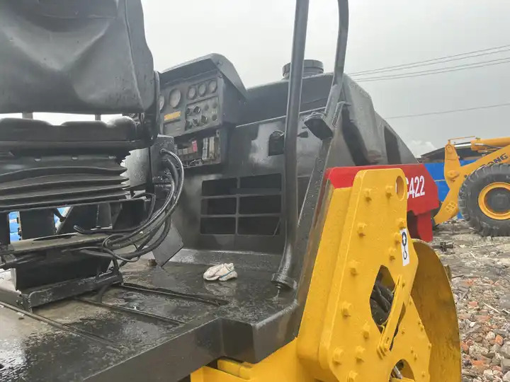 High Quality Used Industrial Compactor Machine Dynapac Cc 422 Hydraulic Vibrating Road Roller For Sale With High Quality - Ασφαλτικός οδοστρωτήρας: φωτογραφία 5 High Quality Used Industrial Compactor Machine Dynapac Cc 422 Hydraulic Vibrating Road Roller For Sale With High Quality - Ασφαλτικός οδοστρωτήρας: φωτογραφία 5