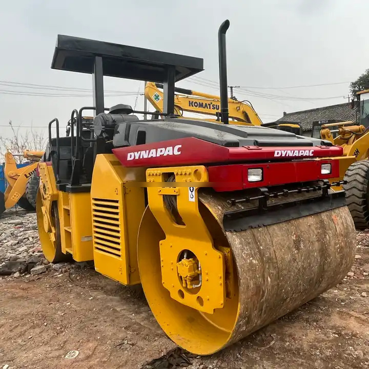 High Quality Used Industrial Compactor Machine Dynapac Cc 422 Hydraulic Vibrating Road Roller For Sale With High Quality - Ασφαλτικός οδοστρωτήρας: φωτογραφία 2 High Quality Used Industrial Compactor Machine Dynapac Cc 422 Hydraulic Vibrating Road Roller For Sale With High Quality - Ασφαλτικός οδοστρωτήρας: φωτογραφία 2