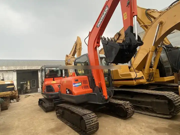 Ερπυστριοφόρος εκσκαφέας High Quality and Low price Used Doosan Dx60 Wheeled Excavator In Good Condition 6-ton Mini 6t Excavator for sale: φωτογραφία 6