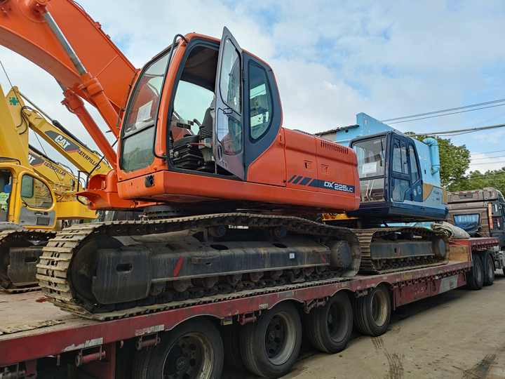 Hydraulic Excavator Doosan DX225LC and More Used Excavator from Korea - Ερπυστριοφόρος εκσκαφέας: φωτογραφία 2 Hydraulic Excavator Doosan DX225LC and More Used Excavator from Korea - Ερπυστριοφόρος εκσκαφέας: φωτογραφία 2
