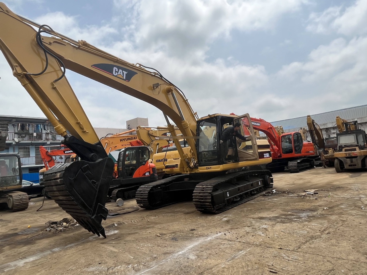 Used Caterpillar excavator CAT 325BL in good condition for sale - Ερπυστριοφόρος εκσκαφέας: φωτογραφία 4 Used Caterpillar excavator CAT 325BL in good condition for sale - Ερπυστριοφόρος εκσκαφέας: φωτογραφία 4