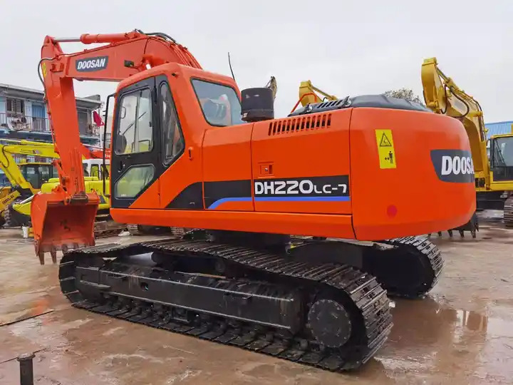 Used Doosan DH220-7 excavator on sale with manual engine made in Korea - Ερπυστριοφόρος εκσκαφέας: φωτογραφία 3 Used Doosan DH220-7 excavator on sale with manual engine made in Korea - Ερπυστριοφόρος εκσκαφέας: φωτογραφία 3