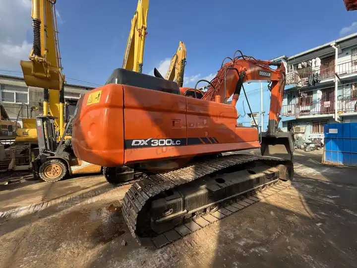 Used Doosan Dx300 Excavator Heavy Large Construction Equipment With Good Condition Original Korea For Sale - Ερπυστριοφόρος εκσκαφέας: φωτογραφία 4 Used Doosan Dx300 Excavator Heavy Large Construction Equipment With Good Condition Original Korea For Sale - Ερπυστριοφόρος εκσκαφέας: φωτογραφία 4