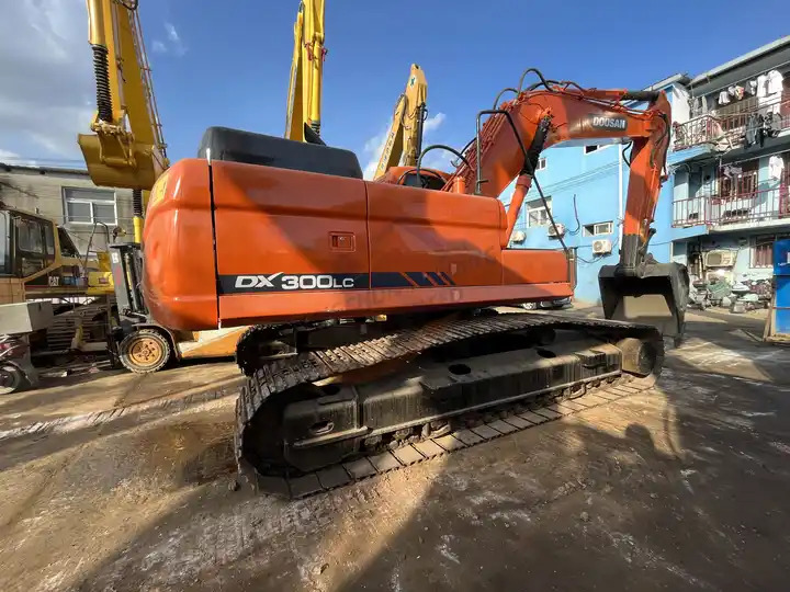 Used Doosan Dx300 Excavator Heavy Large Construction Equipment With Good Condition Original Korea For Sale - Ερπυστριοφόρος εκσκαφέας: φωτογραφία 3 Used Doosan Dx300 Excavator Heavy Large Construction Equipment With Good Condition Original Korea For Sale - Ερπυστριοφόρος εκσκαφέας: φωτογραφία 3