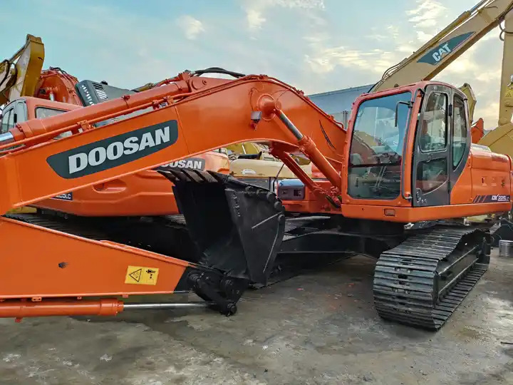 Used excavator Doosan DX60 with excellent working condition on sale Used Doosan DX60 excavator, Doosan DX60 mini excavators - Ερπυστριοφόρος εκσκαφέας: φωτογραφία 2 Used excavator Doosan DX60 with excellent working condition on sale Used Doosan DX60 excavator, Doosan DX60 mini excavators - Ερπυστριοφόρος εκσκαφέας: φωτογραφία 2