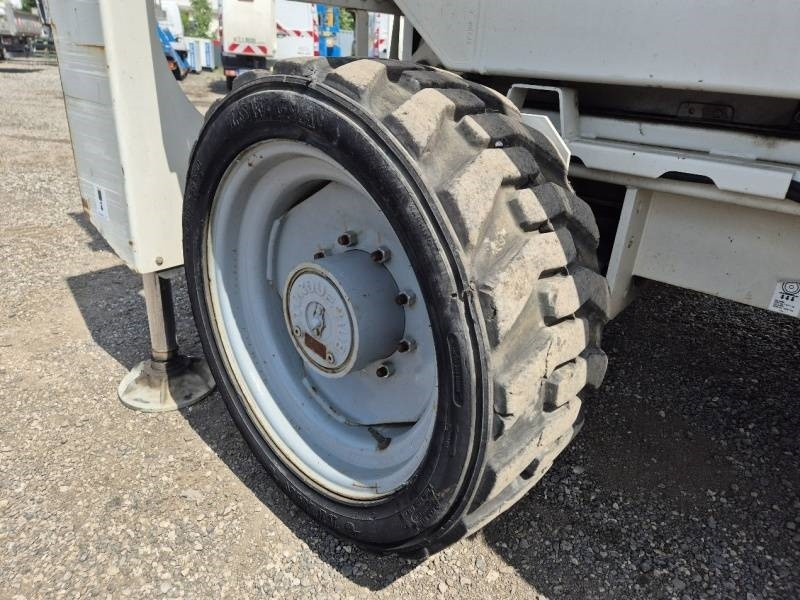 Leasing Genie GS3390 - 12,06 m - 4x4 - diesel  Genie GS3390 - 12,06 m - 4x4 - diesel: φωτογραφία 12