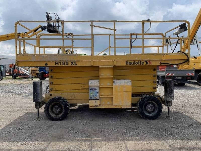 Haulotte H18SXL - 18m - 4x4 - 500 kg - Ψαλιδωτό ανυψωτικό: φωτογραφία 4 Haulotte H18SXL - 18m - 4x4 - 500 kg - Ψαλιδωτό ανυψωτικό: φωτογραφία 4