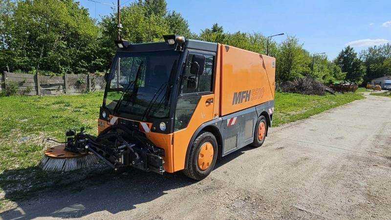 Mfh 5500 sweeper - with air conditionier - Σάρωθρο δρόμων: φωτογραφία 2 Mfh 5500 sweeper - with air conditionier - Σάρωθρο δρόμων: φωτογραφία 2