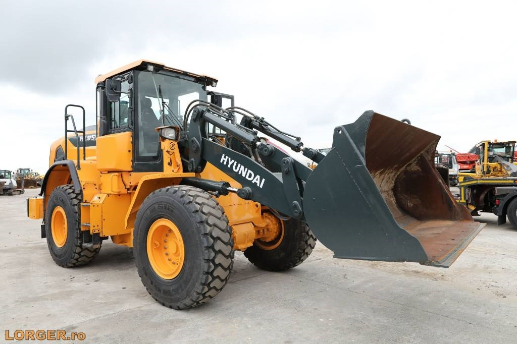 Hyundai HL 955 A - Ελαστιχοφόρος φορτωτής: φωτογραφία 4 Hyundai HL 955 A - Ελαστιχοφόρος φορτωτής: φωτογραφία 4