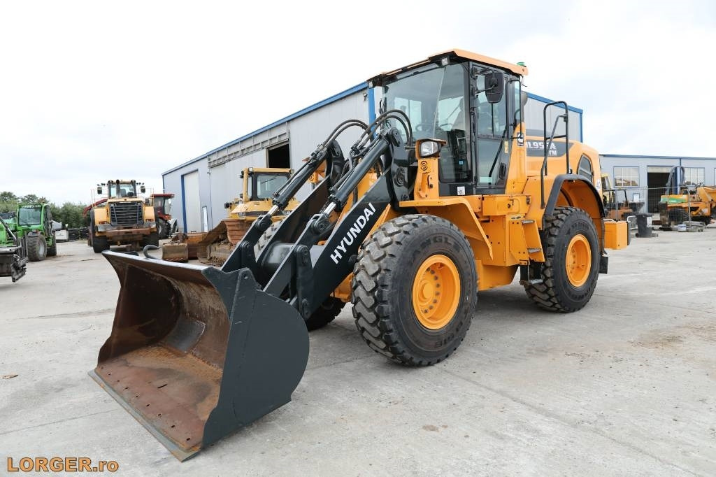 Hyundai HL 955 A - Ελαστιχοφόρος φορτωτής: φωτογραφία 1 Hyundai HL 955 A - Ελαστιχοφόρος φορτωτής: φωτογραφία 1