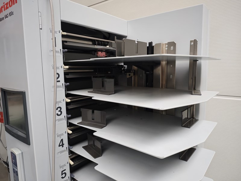 Horizon VAC-100 c | collator | 10 stations | 2008 | 33.2 mio - Εκτυπωτική μηχανή: φωτογραφία 4 Horizon VAC-100 c | collator | 10 stations | 2008 | 33.2 mio - Εκτυπωτική μηχανή: φωτογραφία 4