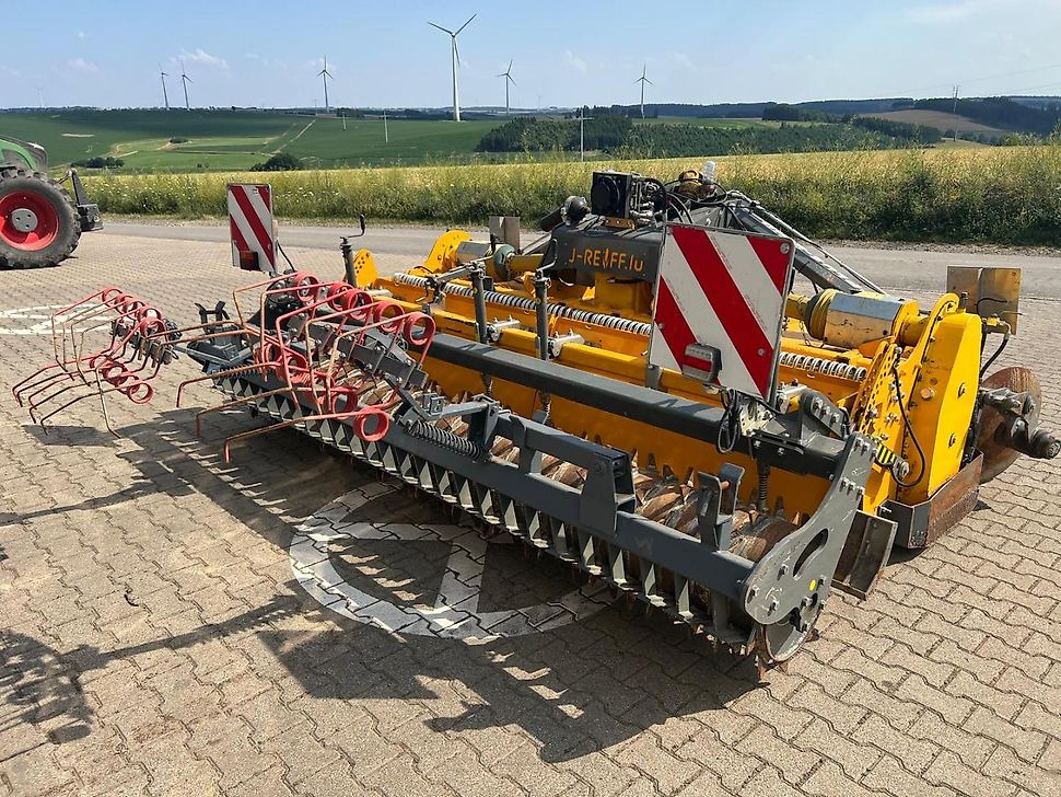 J.Reiff Sarl
Herr Stefan Neukirch - 77 Z.I in den - Μηχανή οργώματος: φωτογραφία 4 J.Reiff Sarl
Herr Stefan Neukirch - 77 Z.I in den - Μηχανή οργώματος: φωτογραφία 4