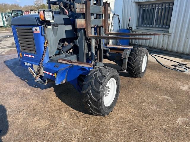 MOFFET M8-25.4 3X3X3 M8-25.4 MULTIDIRECTIONNEL - Περονοφόρο επί φορτηγού: φωτογραφία 3 MOFFET M8-25.4 3X3X3 M8-25.4 MULTIDIRECTIONNEL - Περονοφόρο επί φορτηγού: φωτογραφία 3