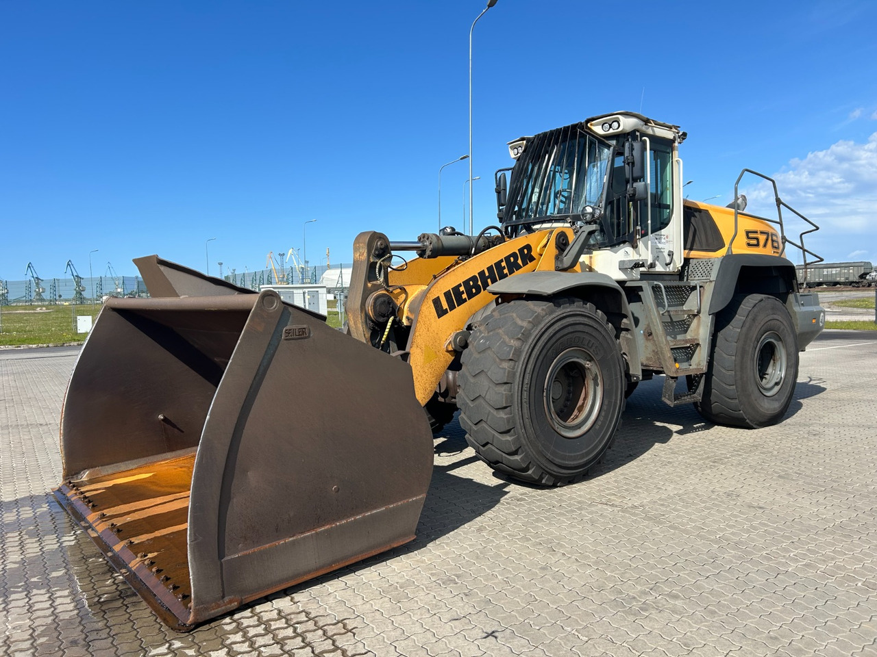 LIEBHERR L576 - Ελαστιχοφόρος φορτωτής: φωτογραφία 1 LIEBHERR L576 - Ελαστιχοφόρος φορτωτής: φωτογραφία 1