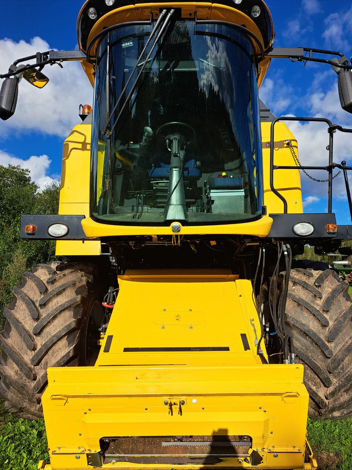 NEW HOLLAND TC 5.90 - Θεριζοαλωνιστική μηχανή: φωτογραφία 2 NEW HOLLAND TC 5.90 - Θεριζοαλωνιστική μηχανή: φωτογραφία 2