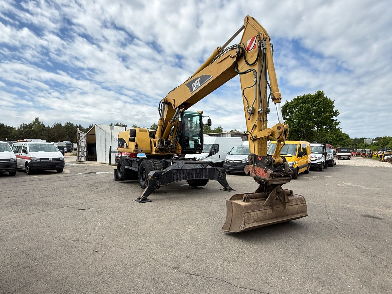 CAT M 322C - Τροχοφόρος εκσκαφέας: φωτογραφία 1 CAT M 322C - Τροχοφόρος εκσκαφέας: φωτογραφία 1