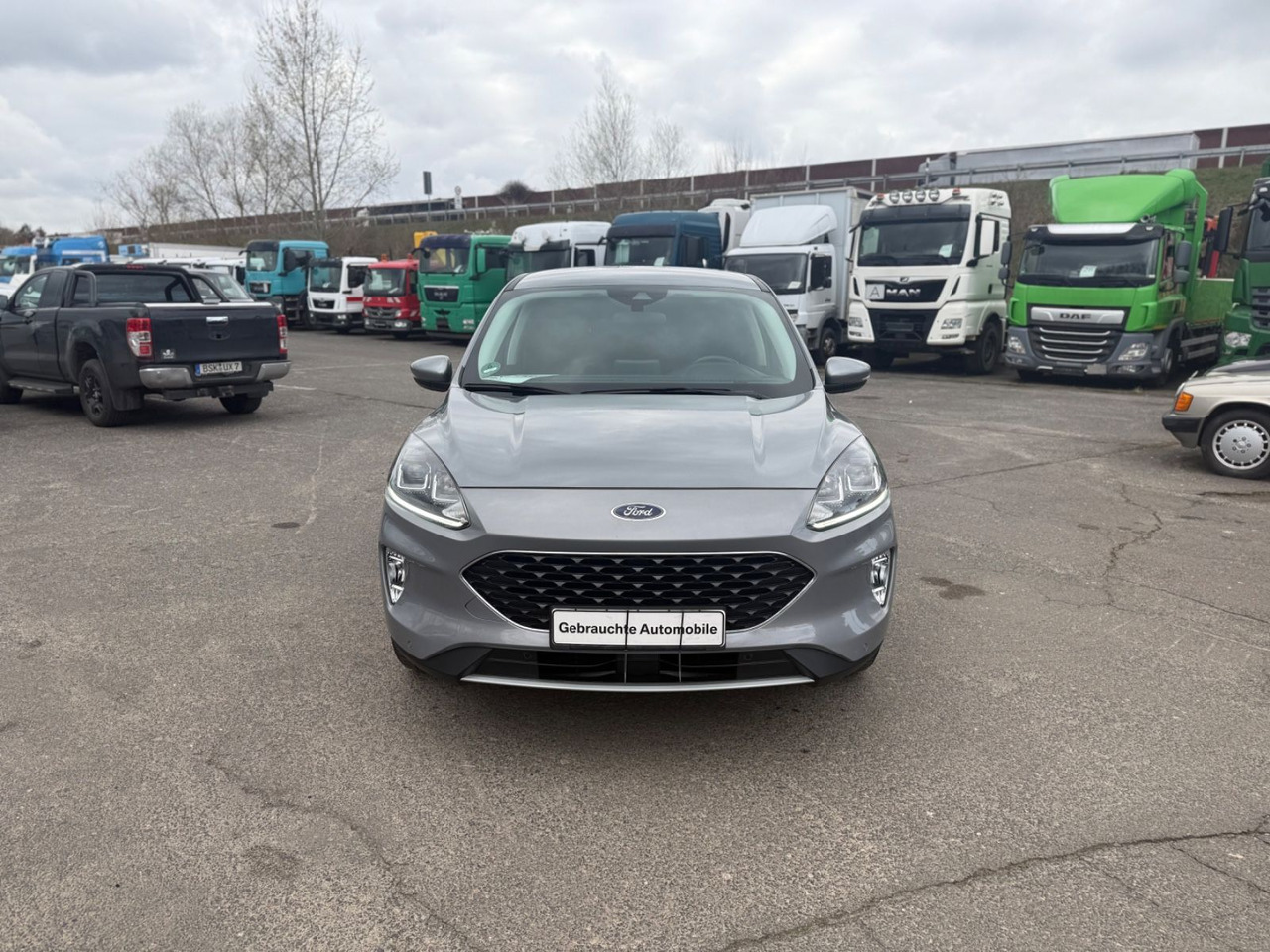 Ford Kuga Trend - Λιμουζίνα/ Sedan: φωτογραφία 1 Ford Kuga Trend - Λιμουζίνα/ Sedan: φωτογραφία 1