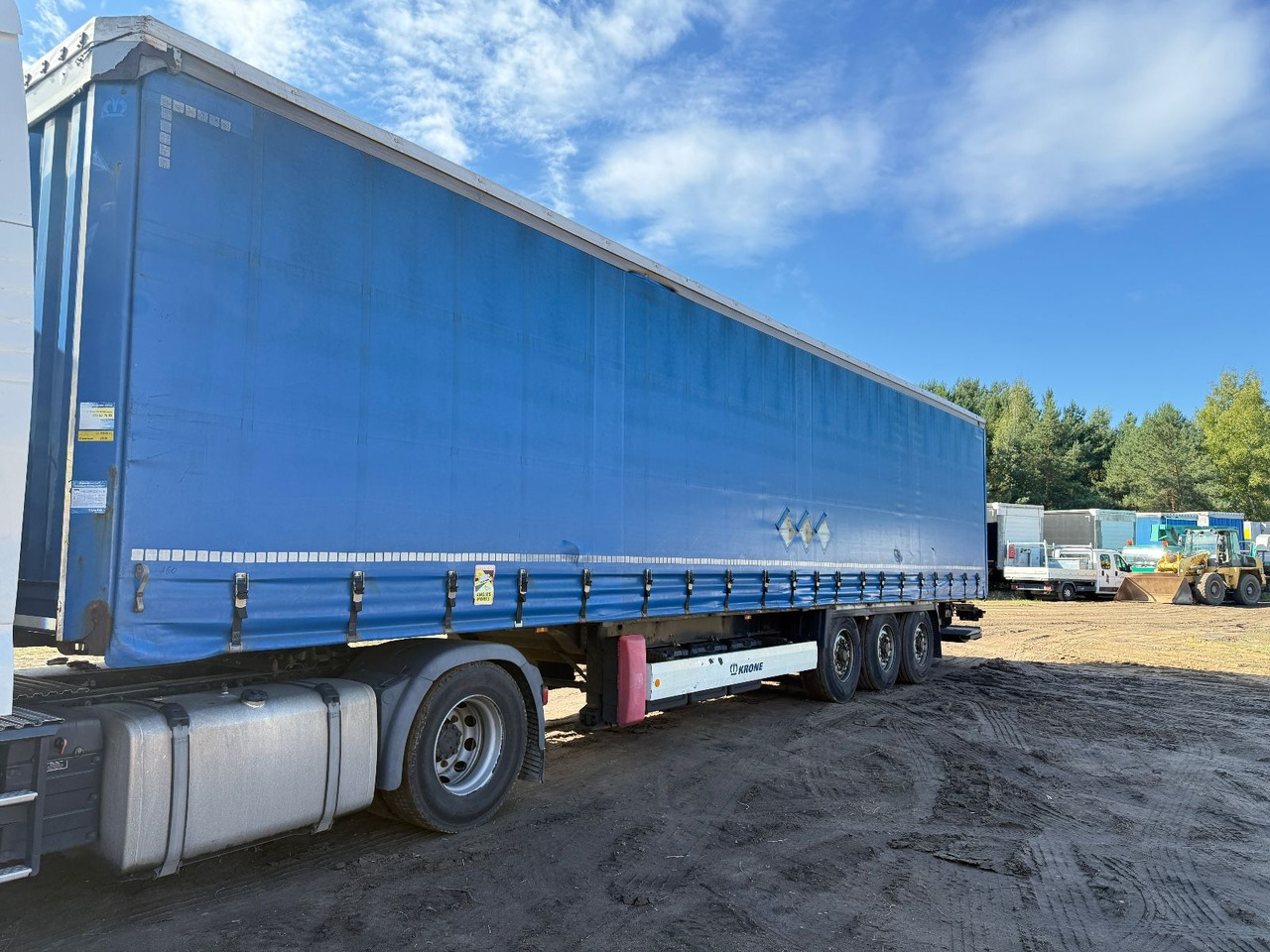 Krone SD mit Faltbare Ladebordwand - Επικαθήμενο κουρτίνα: φωτογραφία 2 Krone SD mit Faltbare Ladebordwand - Επικαθήμενο κουρτίνα: φωτογραφία 2