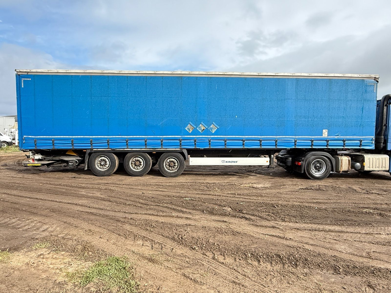 Krone SD mit Faltbare Ladebordwand - Επικαθήμενο κουρτίνα: φωτογραφία 4 Krone SD mit Faltbare Ladebordwand - Επικαθήμενο κουρτίνα: φωτογραφία 4