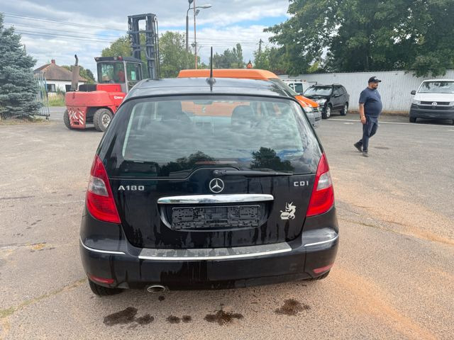 Mercedes-Benz A 180 A -Klasse A 180 CDI - Αυτοκίνητο: φωτογραφία 4 Mercedes-Benz A 180 A -Klasse A 180 CDI - Αυτοκίνητο: φωτογραφία 4