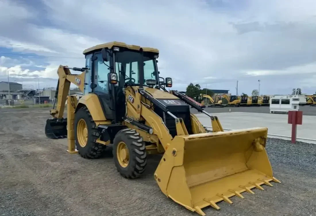CATERPILLAR 424 - Φορτωτής εκσκαφέας: φωτογραφία 2 CATERPILLAR 424 - Φορτωτής εκσκαφέας: φωτογραφία 2