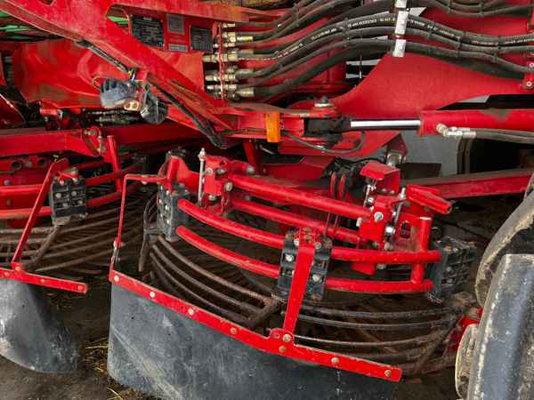 Grimme REXOR 6300 Platinum - Θεριζοαλωνιστική μηχανή τεύτλων: φωτογραφία 5 Grimme REXOR 6300 Platinum - Θεριζοαλωνιστική μηχανή τεύτλων: φωτογραφία 5