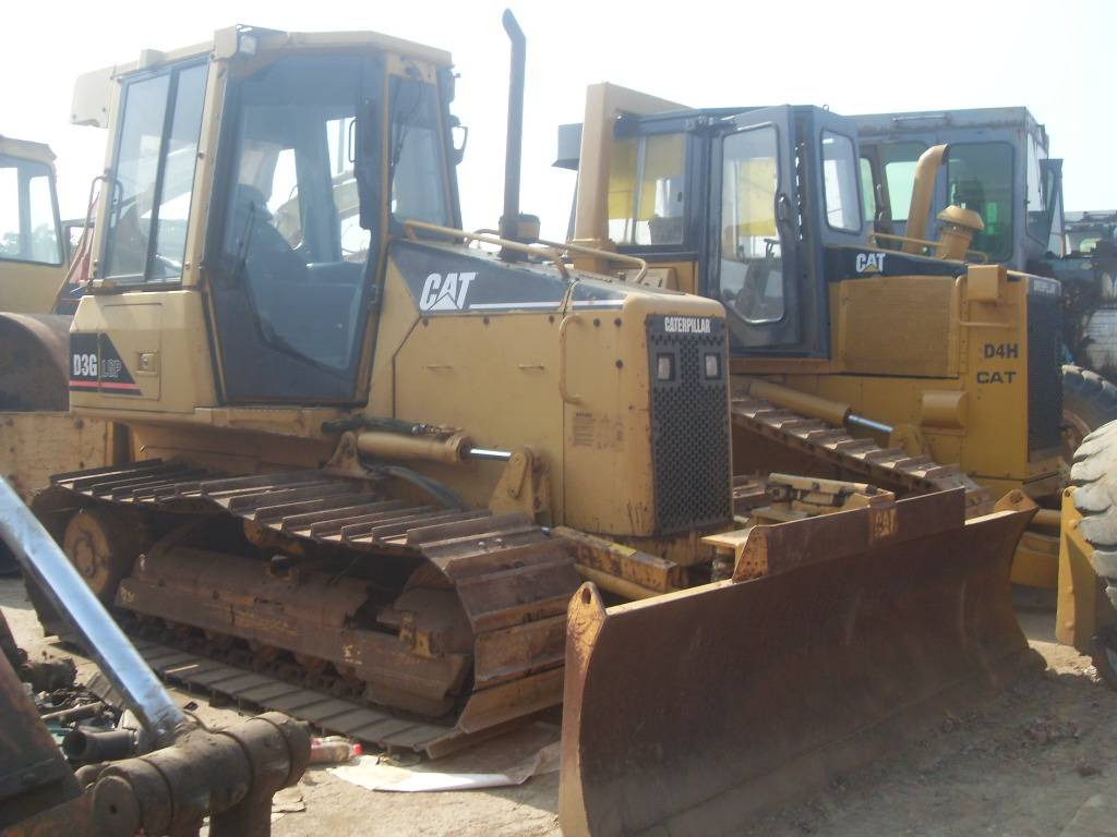 CAT D 3 G LGP - Μπουλντόζα: φωτογραφία 1 CAT D 3 G LGP - Μπουλντόζα: φωτογραφία 1