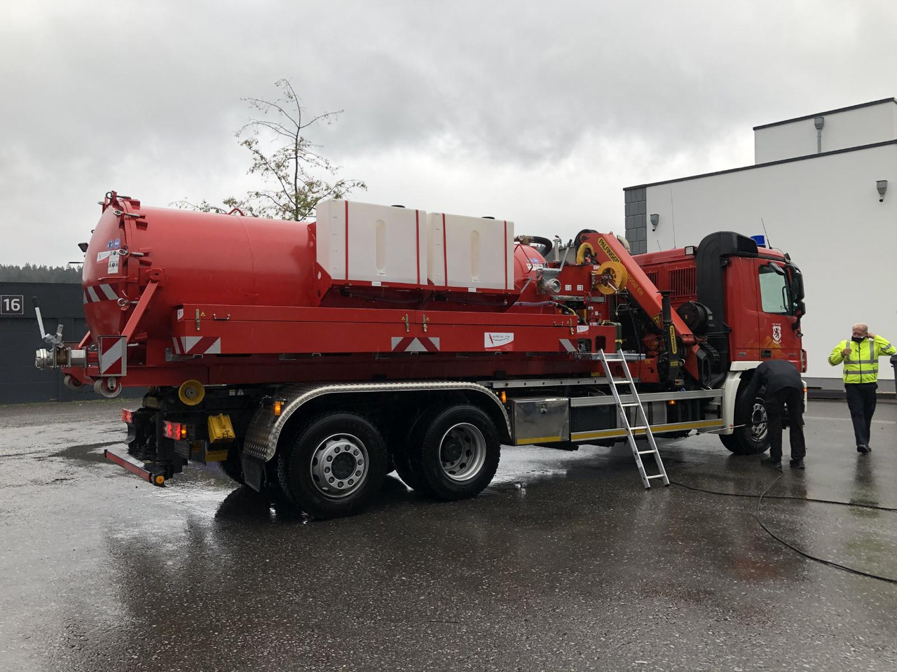 Abrollcontainer 10m³ Feuerwehr Wassertank - Κοντέινερ τύπου γάντζου: φωτογραφία 1 Abrollcontainer 10m³ Feuerwehr Wassertank - Κοντέινερ τύπου γάντζου: φωτογραφία 1