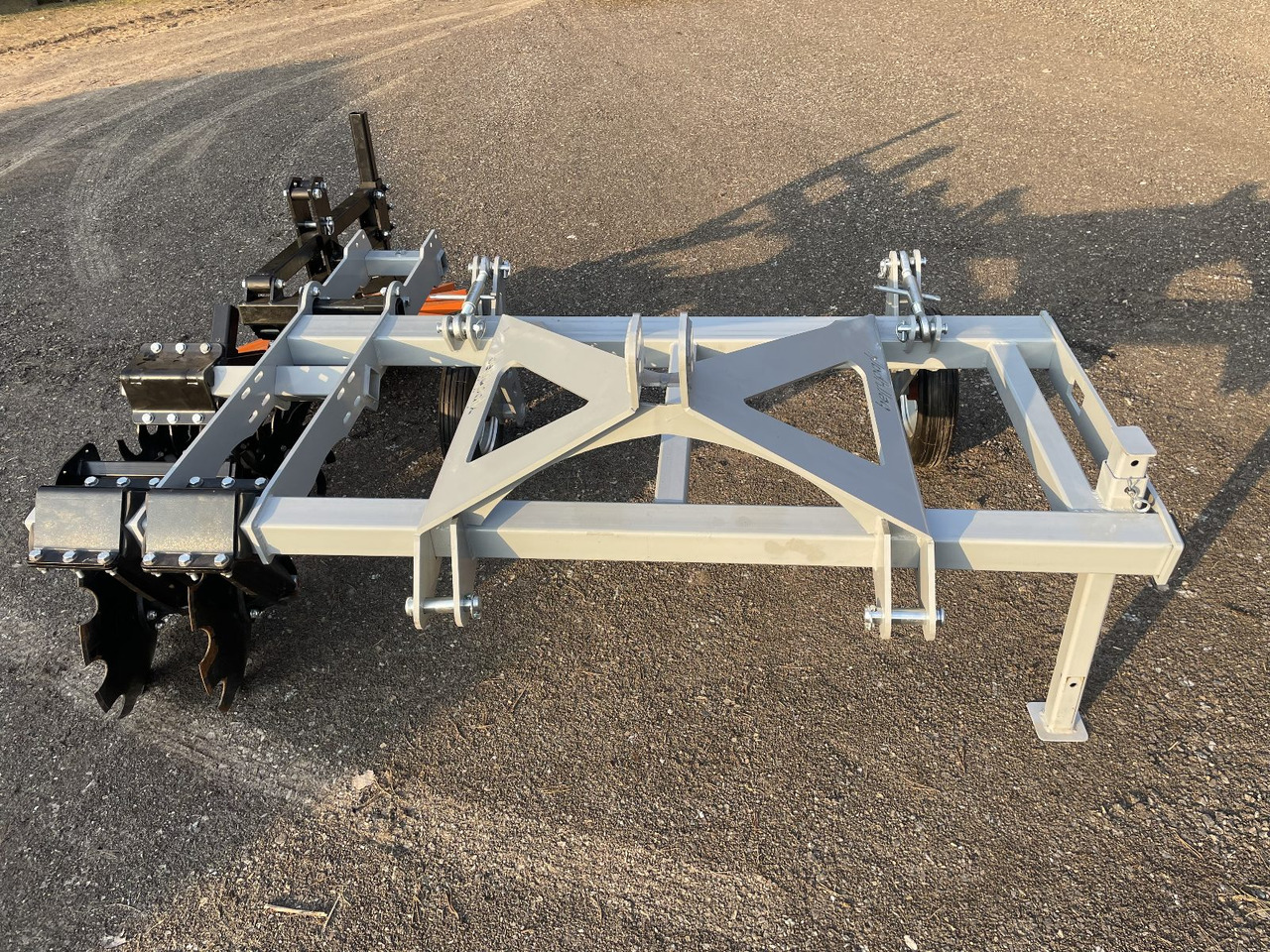 Berrypark Obstgartengerät – Seitenhäcksler / Orchard Weeder / Sarcleuse arboricole / Pielnik sadowniczy - Καλλιεργητής: φωτογραφία 3 Berrypark Obstgartengerät – Seitenhäcksler / Orchard Weeder / Sarcleuse arboricole / Pielnik sadowniczy - Καλλιεργητής: φωτογραφία 3