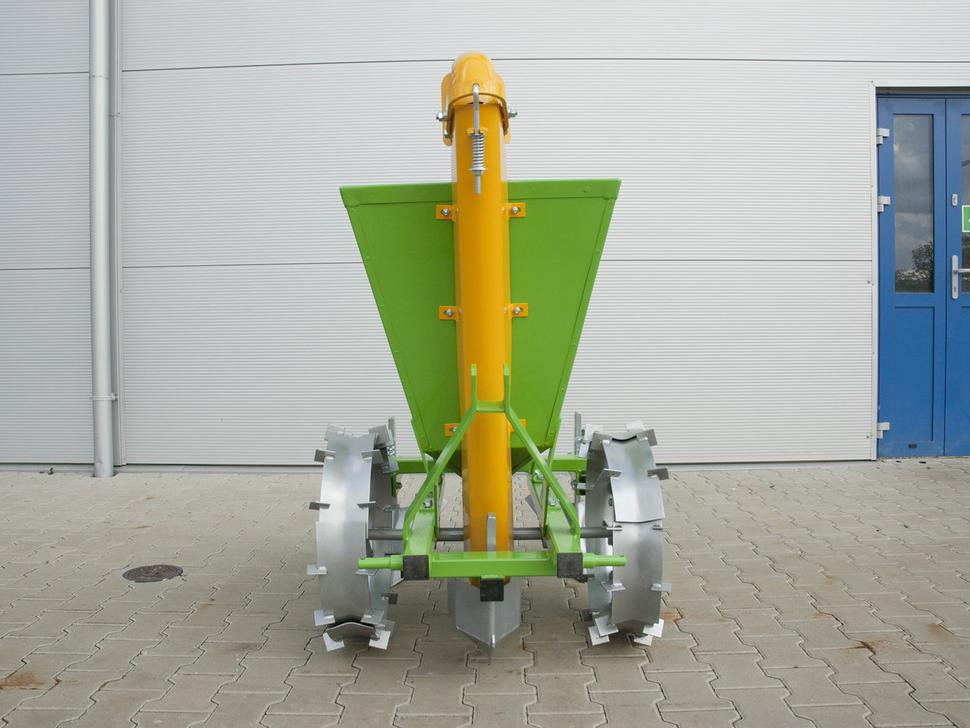 Bomet Kartoffelpflanzmaschine / Potato planter / Planteuse de pomme de terre / Piantapatate / Sadzarka ziemniaków - Πατατοφυτευτής: φωτογραφία 1 Bomet Kartoffelpflanzmaschine / Potato planter / Planteuse de pomme de terre / Piantapatate / Sadzarka ziemniaków - Πατατοφυτευτής: φωτογραφία 1