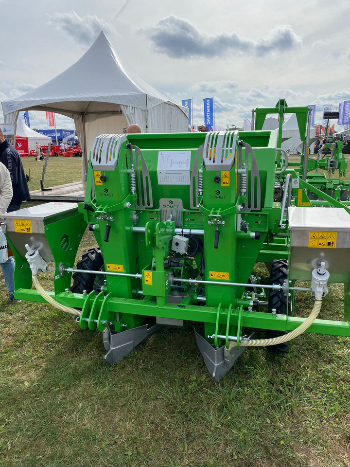 Bomet Kartoffelpflanzmaschine / Potato planter / Planteuse de pomme de terre / Piantapatate / Sadzarka ziemniaków - Πατατοφυτευτής: φωτογραφία 1 Bomet Kartoffelpflanzmaschine / Potato planter / Planteuse de pomme de terre / Piantapatate / Sadzarka ziemniaków - Πατατοφυτευτής: φωτογραφία 1
