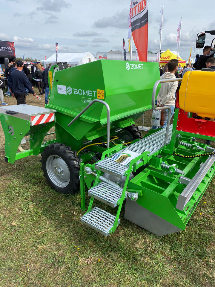 Bomet Kartoffelpflanzmaschine / Potato planter / Planteuse de pomme de terre / Piantapatate / Sadzarka ziemniaków - Πατατοφυτευτής: φωτογραφία 4 Bomet Kartoffelpflanzmaschine / Potato planter / Planteuse de pomme de terre / Piantapatate / Sadzarka ziemniaków - Πατατοφυτευτής: φωτογραφία 4