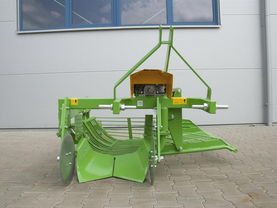 Bomet Siebkettenroder / Potato digger / Arracheuse de pomme de terre / Scavapatate / Однорядная картофельная копалка / Kopaczka do ziemniaków Ursa Z655 - Πατατοεξαγωγέας: φωτογραφία 1 Bomet Siebkettenroder / Potato digger / Arracheuse de pomme de terre / Scavapatate / Однорядная картофельная копалка / Kopaczka do ziemniaków Ursa Z655 - Πατατοεξαγωγέας: φωτογραφία 1