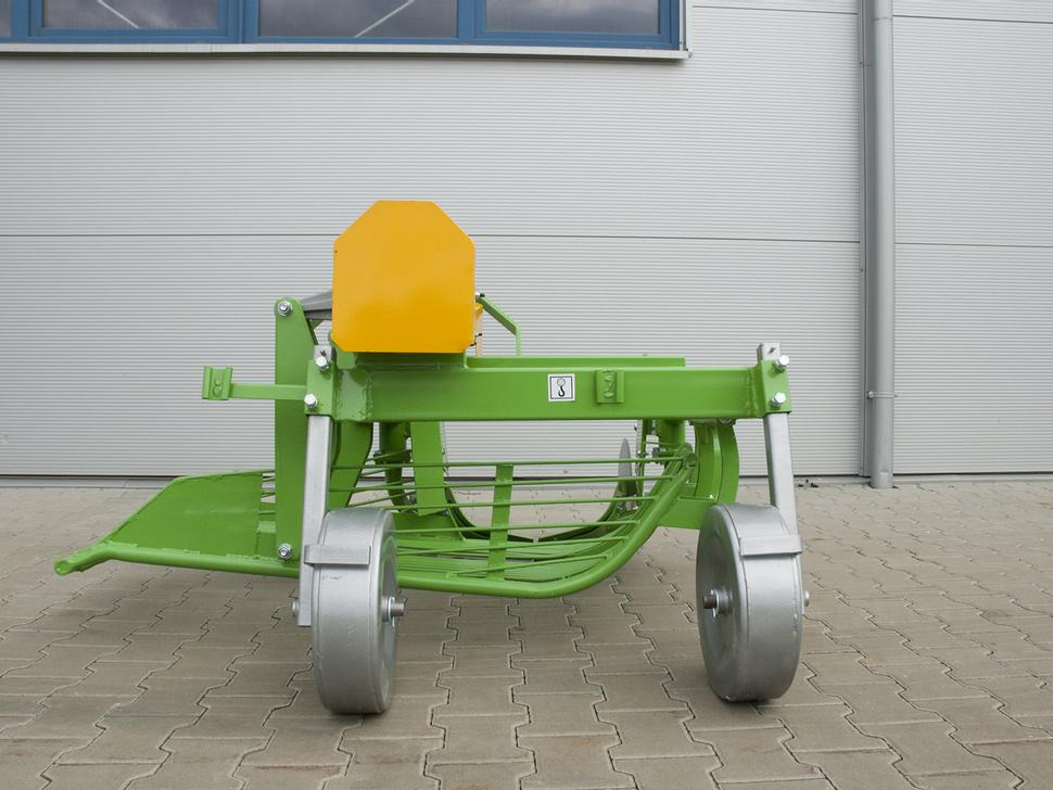 Bomet Siebkettenroder / Potato digger / Arracheuse de pomme de terre / Scavapatate / Однорядная картофельная копалка / Kopaczka do ziemniaków Ursa Z655 - Πατατοεξαγωγέας: φωτογραφία 2 Bomet Siebkettenroder / Potato digger / Arracheuse de pomme de terre / Scavapatate / Однорядная картофельная копалка / Kopaczka do ziemniaków Ursa Z655 - Πατατοεξαγωγέας: φωτογραφία 2