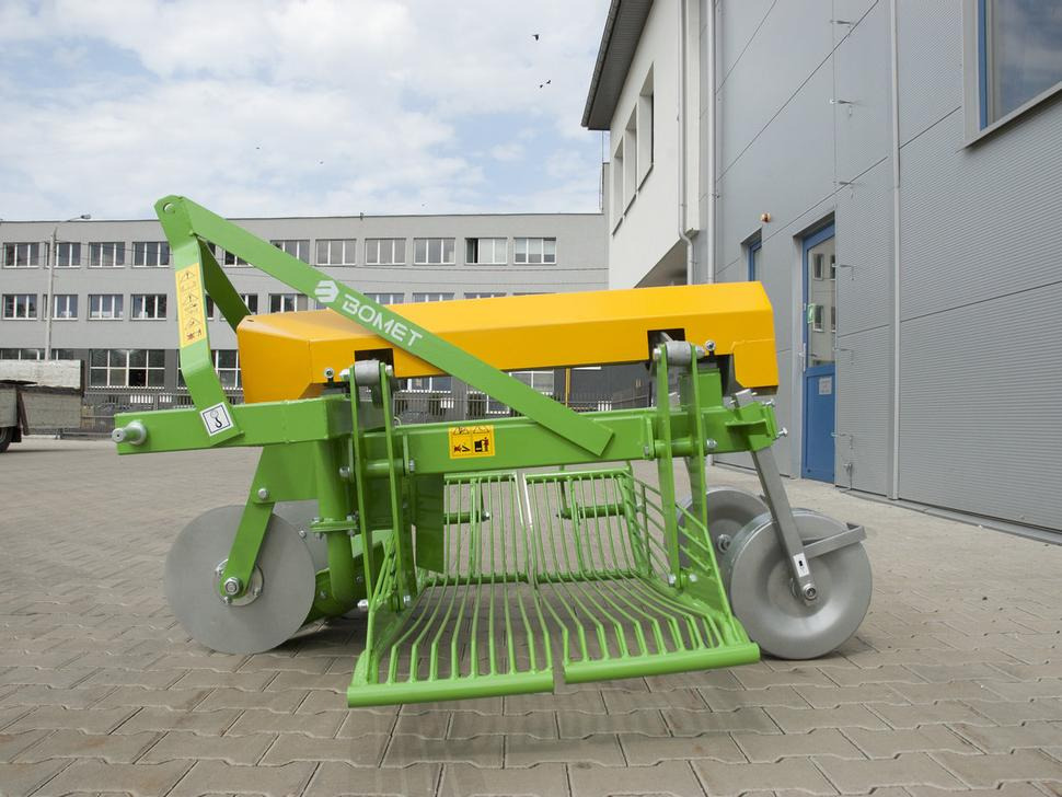 Bomet Siebkettenroder / Potato digger / Arracheuse de pomme de terre / Scavapatate / Однорядная картофельная копалка / Kopaczka do ziemniaków Ursa Z655 - Πατατοεξαγωγέας: φωτογραφία 3 Bomet Siebkettenroder / Potato digger / Arracheuse de pomme de terre / Scavapatate / Однорядная картофельная копалка / Kopaczka do ziemniaków Ursa Z655 - Πατατοεξαγωγέας: φωτογραφία 3