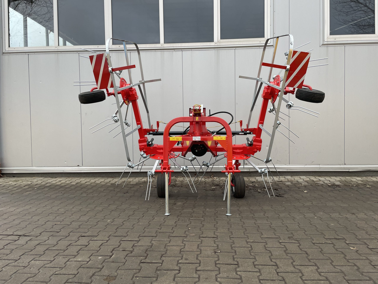 JAR-MET Schwader / Tedder / Faneuse / Przetrząsacz 5,2 m - Χορτοσυλλέκτης: φωτογραφία 2 JAR-MET Schwader / Tedder / Faneuse / Przetrząsacz 5,2 m - Χορτοσυλλέκτης: φωτογραφία 2