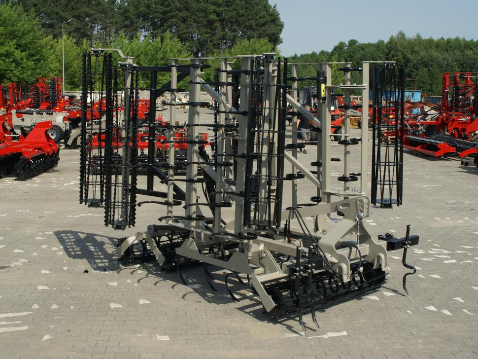 ROLEX Saatbettkombination / Hydraulically cultivator / Vibroculteur / Aggregato di coltivazione / Почвообрабатывающий гидравлический складывающийся агрегат / Agregat uprawowy hydraulicznie składany - Καλλιεργητής: φωτογραφία 1 ROLEX Saatbettkombination / Hydraulically cultivator / Vibroculteur / Aggregato di coltivazione / Почвообрабатывающий гидравлический складывающийся агрегат / Agregat uprawowy hydraulicznie składany - Καλλιεργητής: φωτογραφία 1