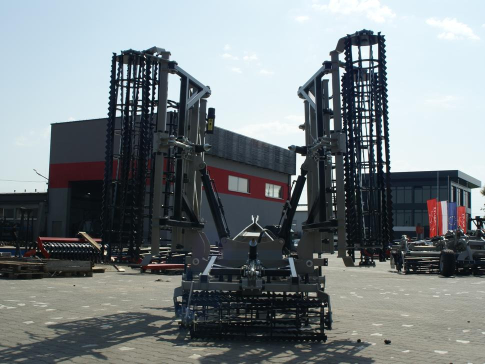 ROLEX Saatbettkombination / Hydraulically cultivator / Vibroculteur / Aggregato di coltivazione / Почвообрабатывающий гидравлический складывающийся агрегат / Agregat uprawowy hydraulicznie składany - Καλλιεργητής: φωτογραφία 3 ROLEX Saatbettkombination / Hydraulically cultivator / Vibroculteur / Aggregato di coltivazione / Почвообрабатывающий гидравлический складывающийся агрегат / Agregat uprawowy hydraulicznie składany - Καλλιεργητής: φωτογραφία 3